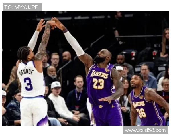 东契奇狂砍45分三双！詹姆斯被新秀撞击膝盖险受伤，湖人成功赛季三杀爵士