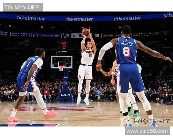 快船连续2场命中20记三分,此前28场一次没有 快船连续2场命中20记三分,此前28场一次没有